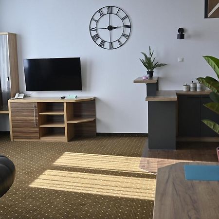 Aparthotel Legnica - Apartamenty Z Aneksem Kuchennym Luaran gambar